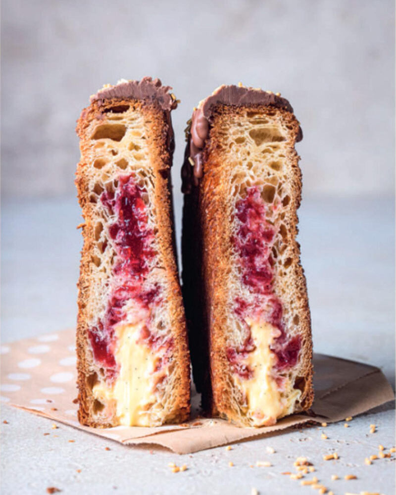 Delicious Viennoiseries: 70 Puff Pastry and Brioche Recipes (Cristophe Felder, Camille Lesecq)