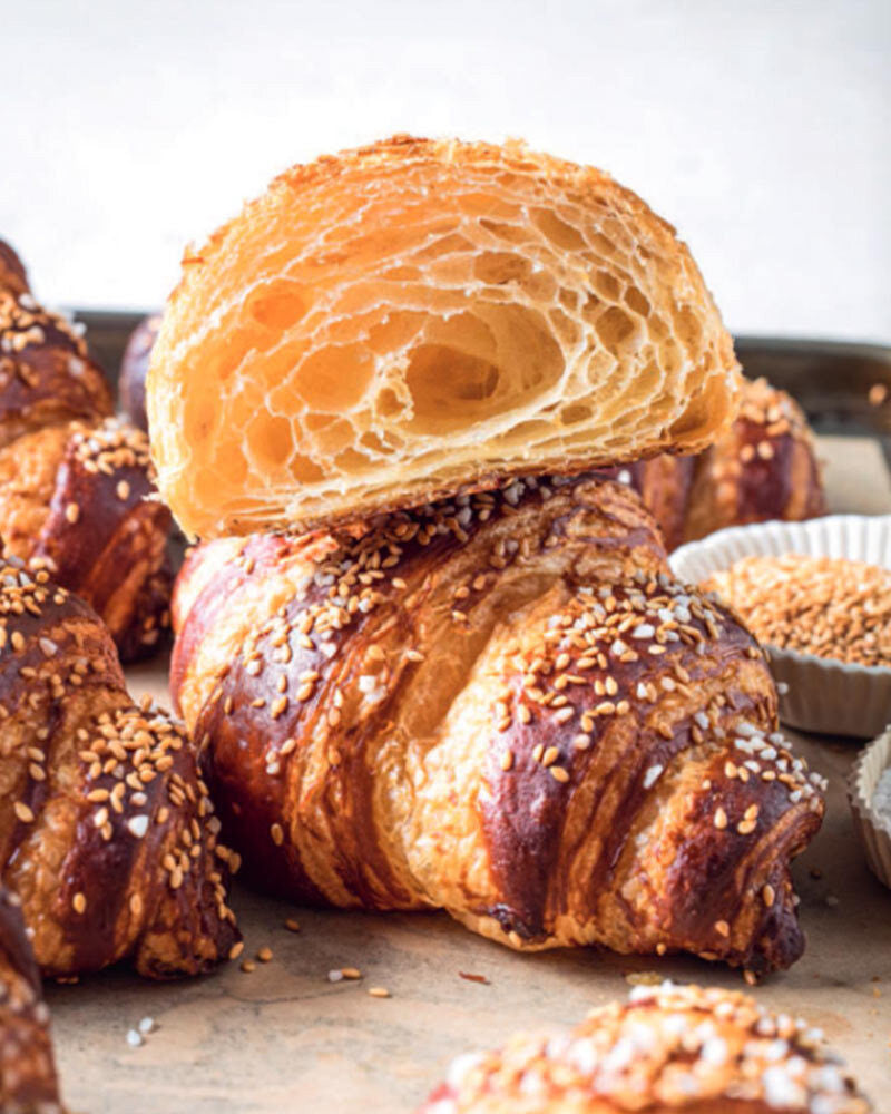 Delicious Viennoiseries: 70 Puff Pastry and Brioche Recipes (Cristophe Felder, Camille Lesecq)