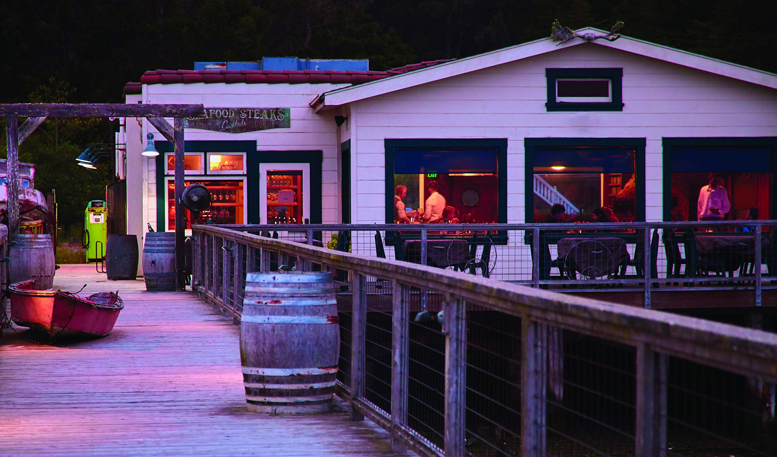Table with a View: The History and Recipes of Nick's Cove (Dena Grunt)