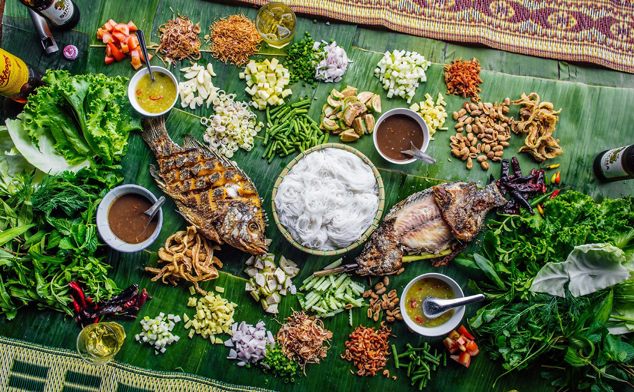 Hawker Fare: Stories & Recipes from a Refugee Chef's Isan Thai & Lao Roots (James Syhabout, Jon Birdsall)