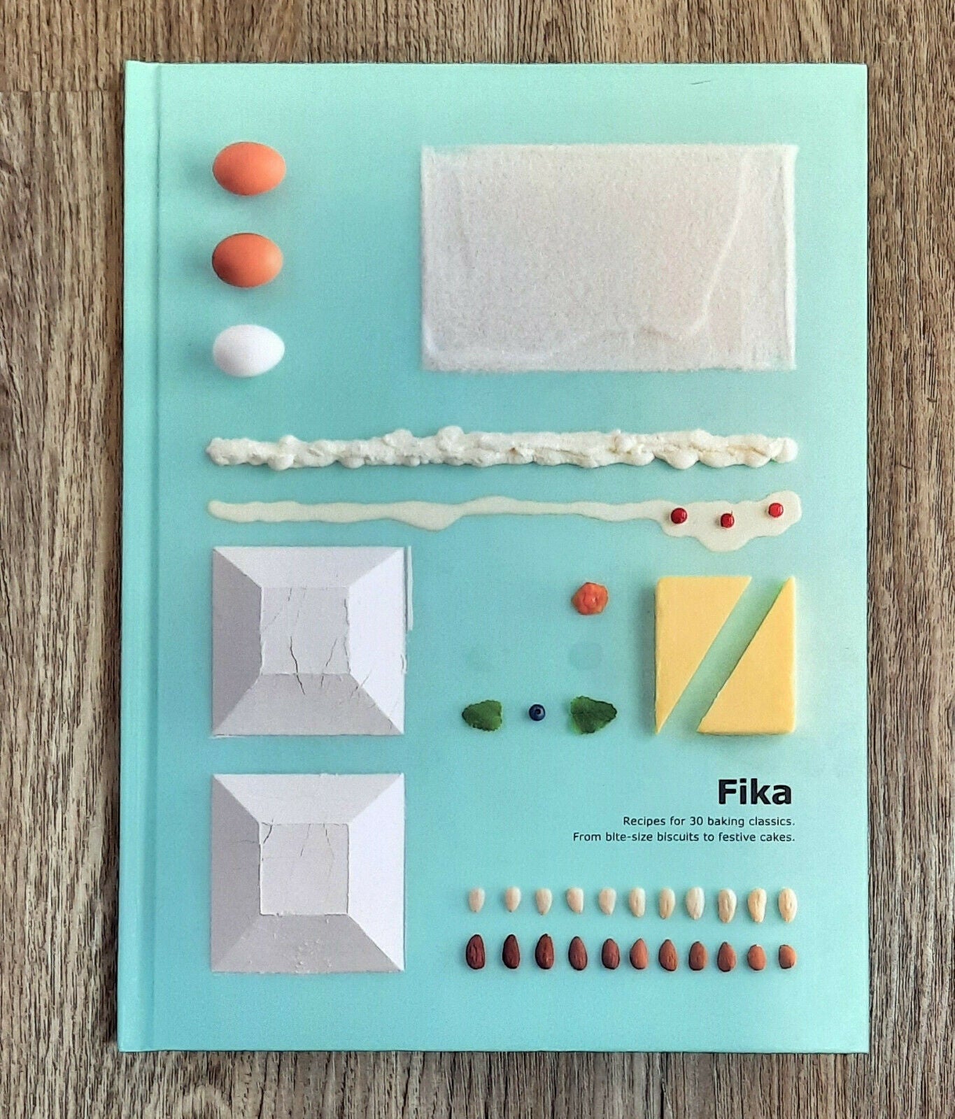 Fika: 30 Classic Swedish Baking Recipes. From Bite-Sized Cookies to Festive Cakes