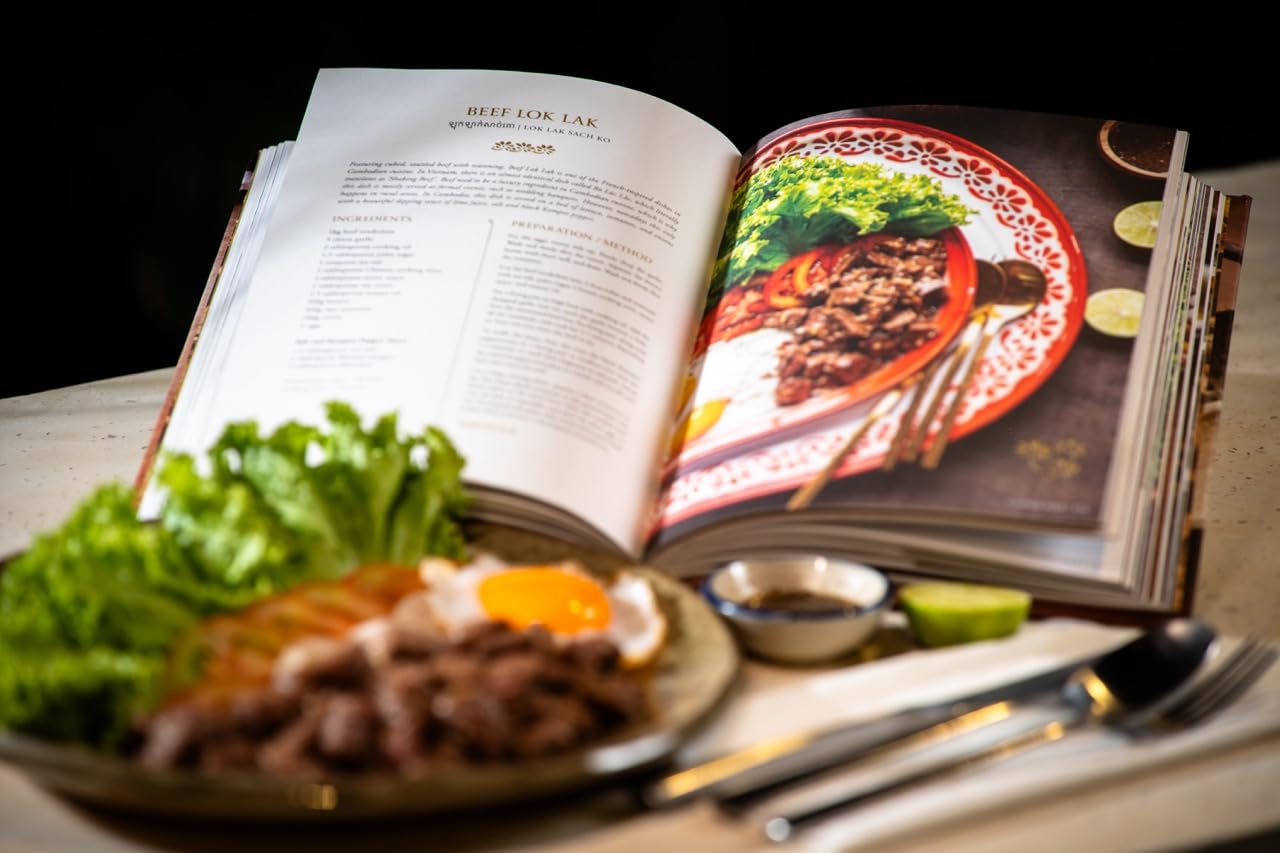NHUM: Recipes from a Cambodian Home Kitchen (Rotanak Ros, Nataly Lee)