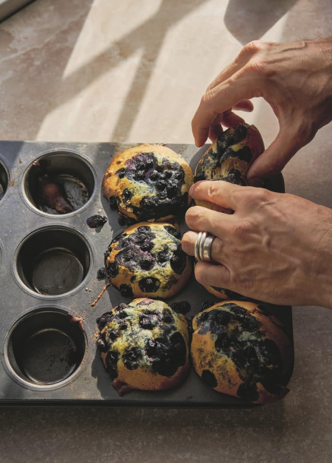 The Swedish Cookbook: Lagom Flavors for the Modern Kitchen (Niklas Ekstedt)