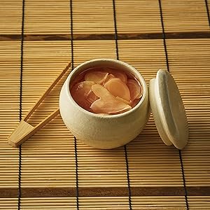 The Japanese Art of Pickling and Fermenting: Preserving vegetables and family traditions (Yoko Nakazawa)