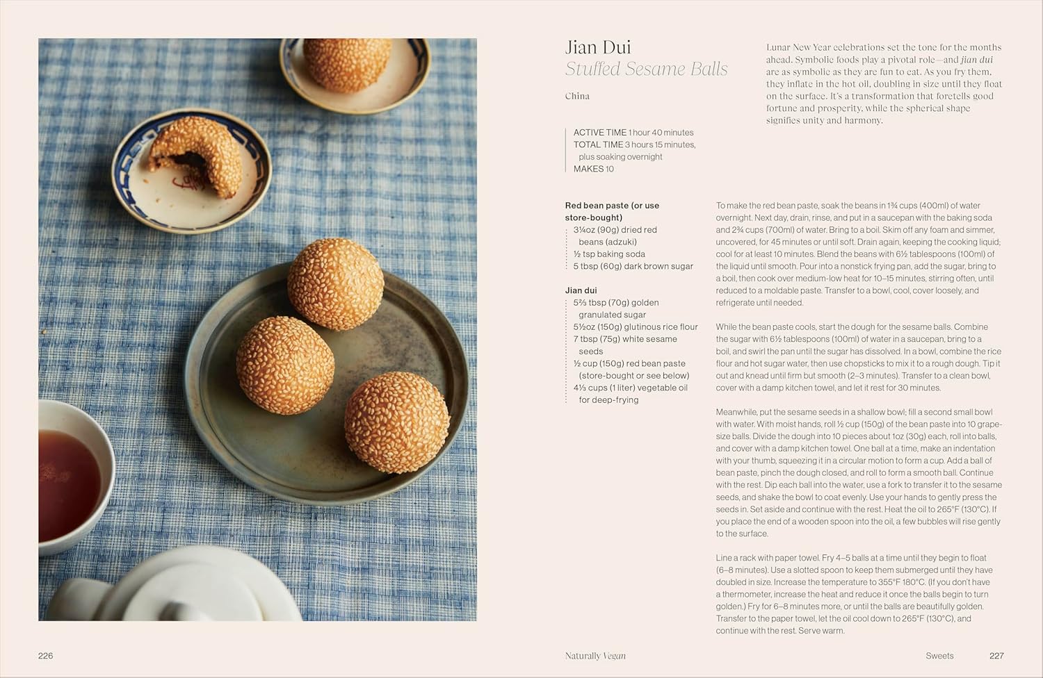 Naturally Vegan: Delicious Recipes from Around the World That Just Happen to Be Plant-based (Julius Fiedler)