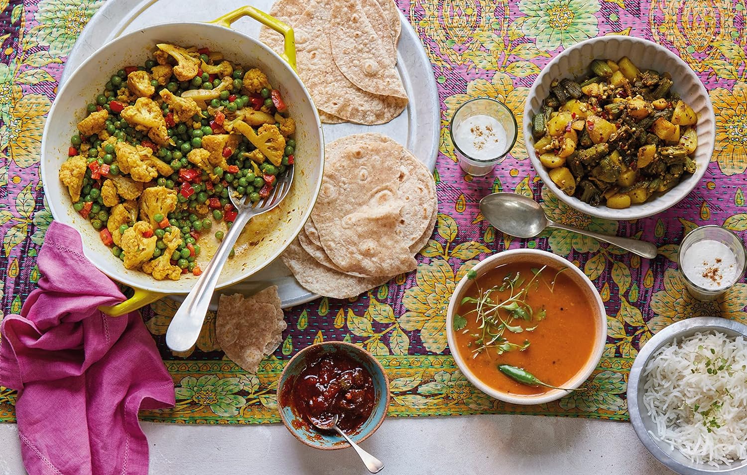 Manju's Cookbook: Vegetarian Gujarati Indian recipes from a much-loved family restaurant (Manju Patel)