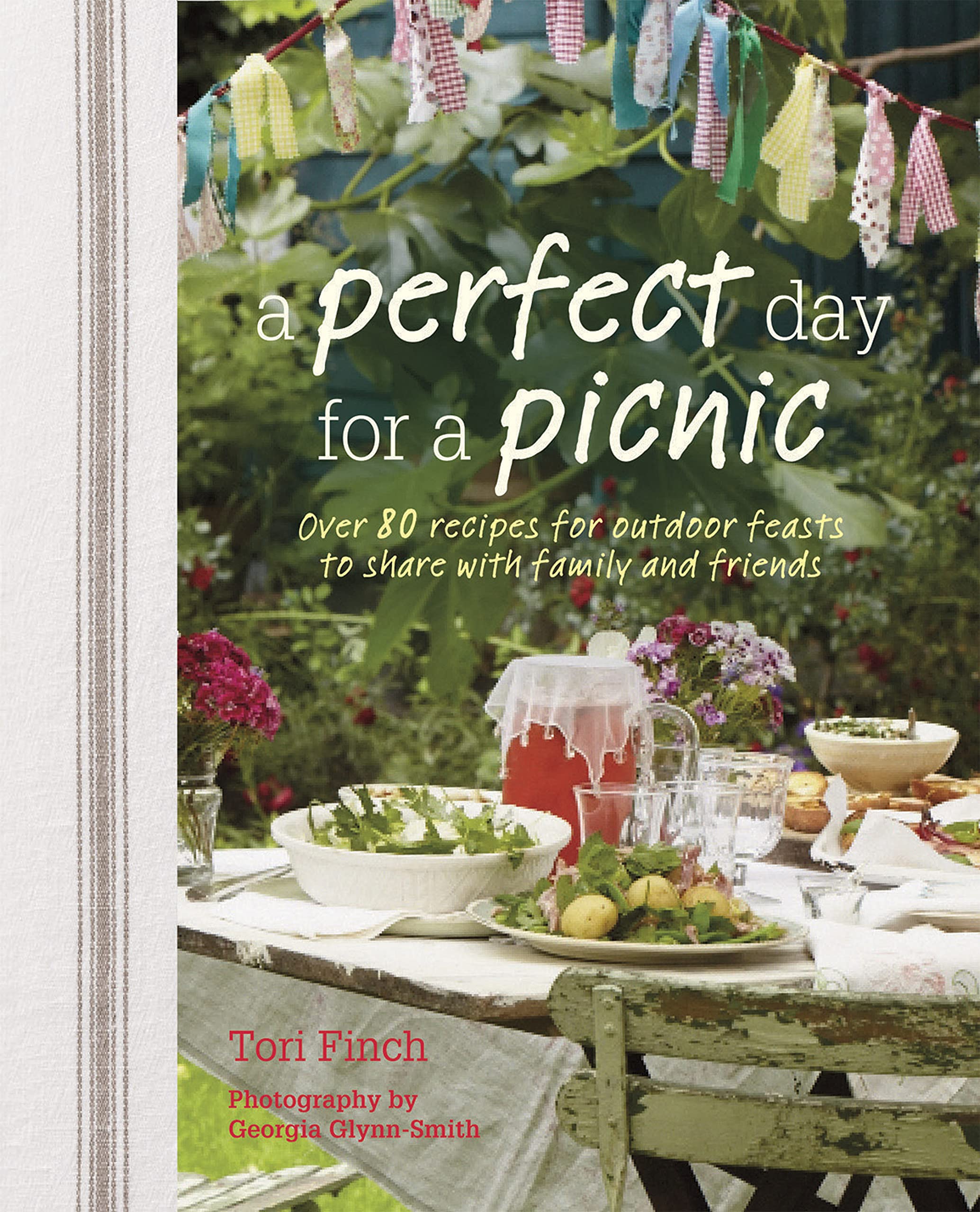 A Perfect Day for a Picnic: Over 80 Recipes for Outdoor Feasts to Share with Family and Friends (Tori Finch)