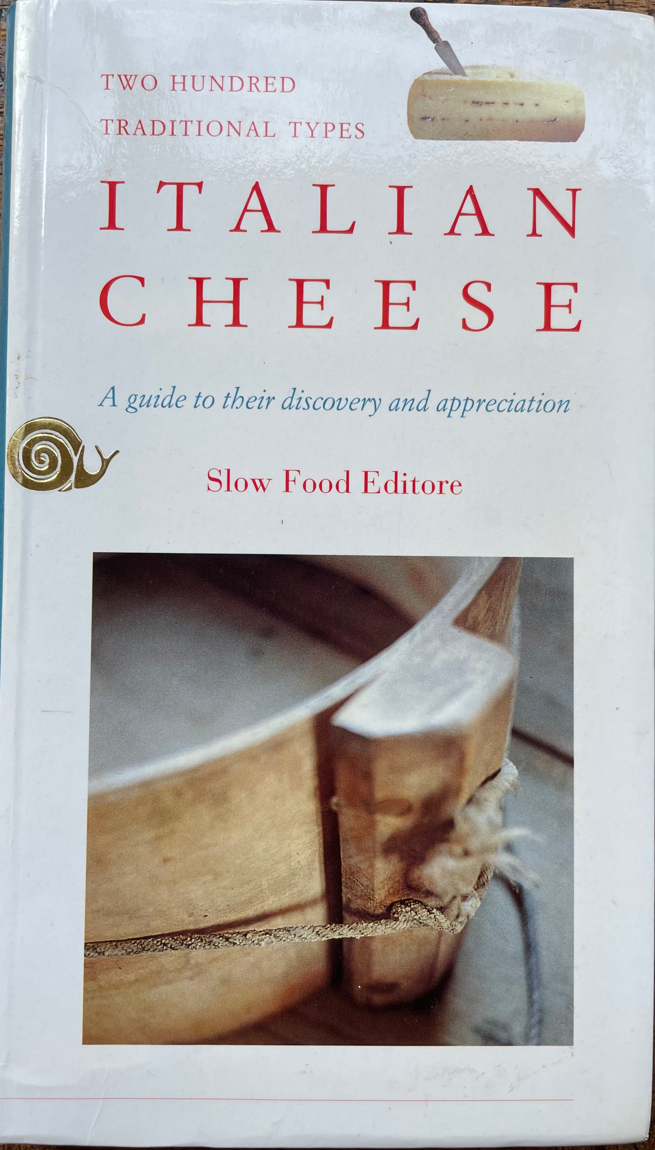 Italian Cheese: A Guide to Their Discovery and Appreciation, Two Hundred Traditional Types (Piero Sardo , Gigi Piumatti, et al.)