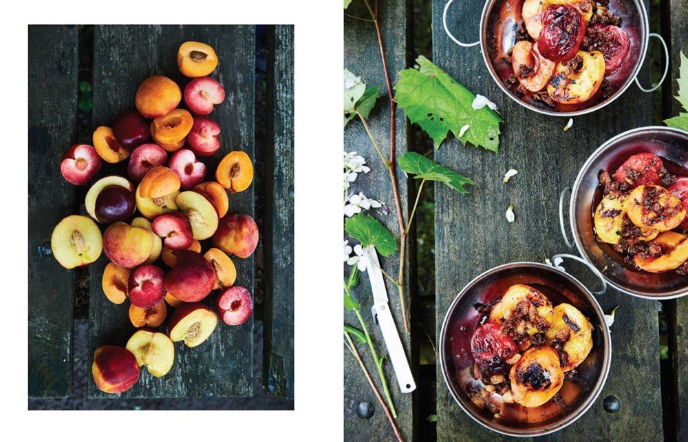 Feast by Firelight: Simple Recipes for Camping, Cabins, and the Great Outdoors (Emma Frisch)