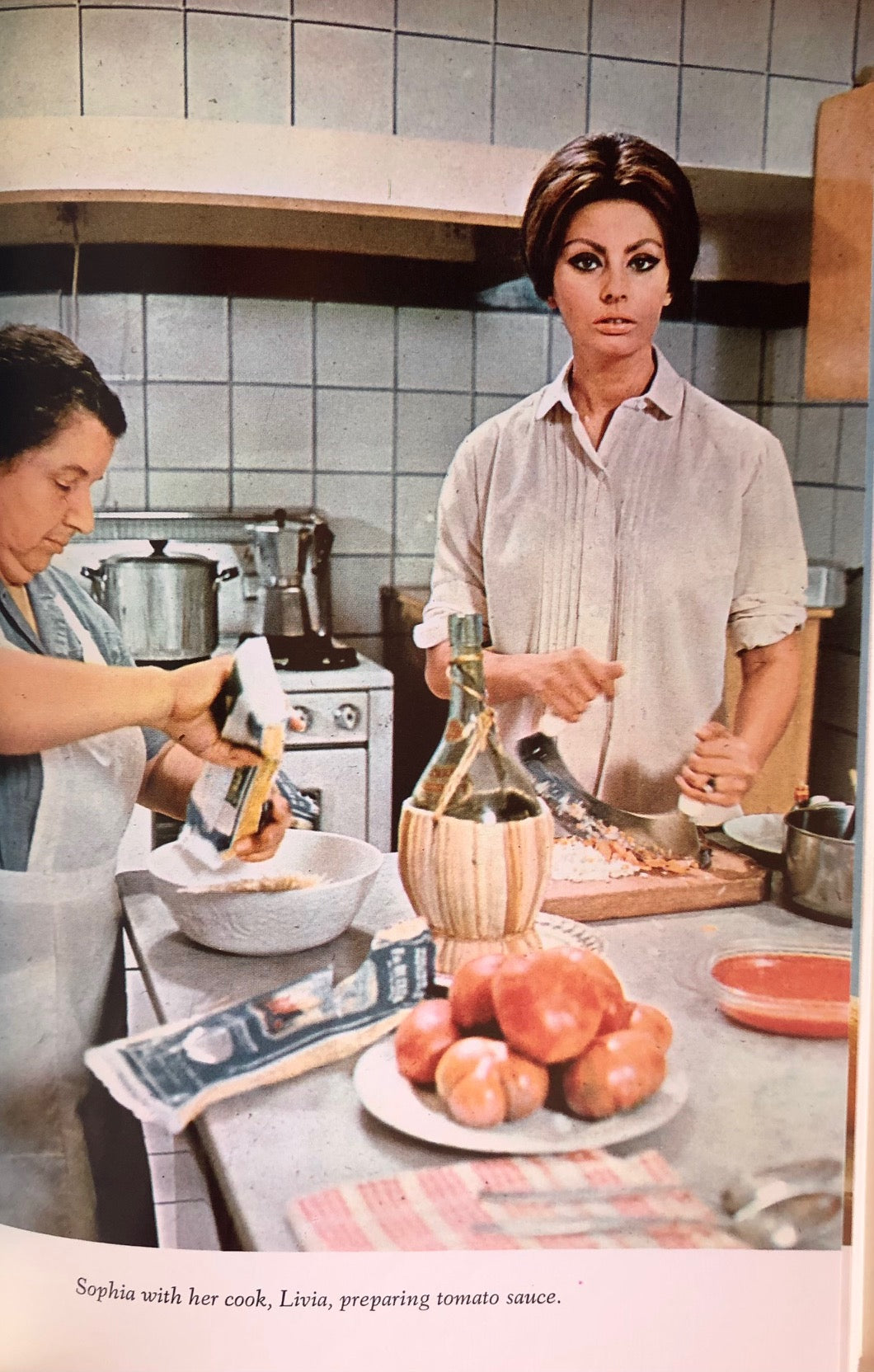 (*NEW ARRIVAL*) (Hollywood) Sophia Loren. In the Kitchen with Love.